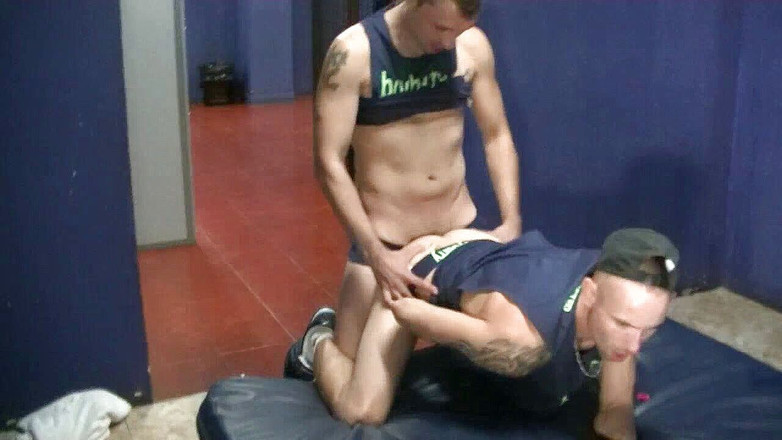 BAREBACK AND CREAMPIE CLUB: Jordan dipancut dalam oleh Yago di boyberry Barcelona