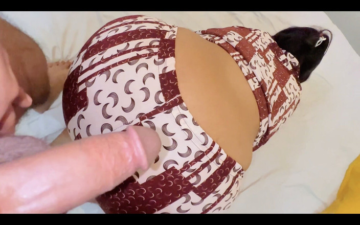 Your Boy's Cum:  L'arrapante matrigna viene inculata dall'amica del figliastro quando si...