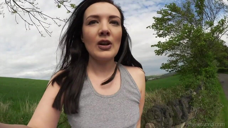 Faye Taylor: Flashing my white leggings and pissing