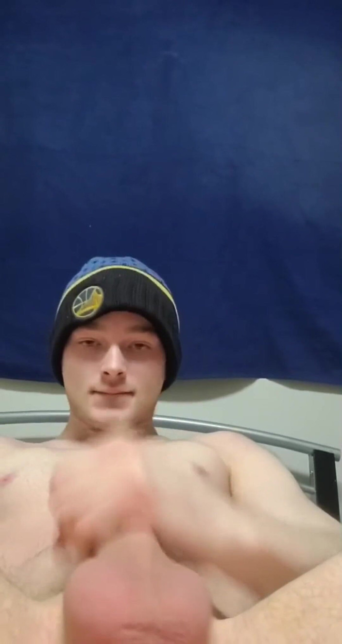 STUNITxo: सीधा लड़का चाहता है कि आप उसके कुंवारे लड़के की चूत के अंदर वीर्य डालें