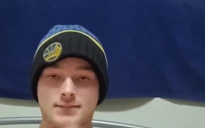 STUNITxo: Ragazzo etero vuole che tu sborri nella sua figa vergine