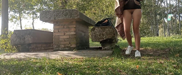 Bebe9898: I touch myself in a park