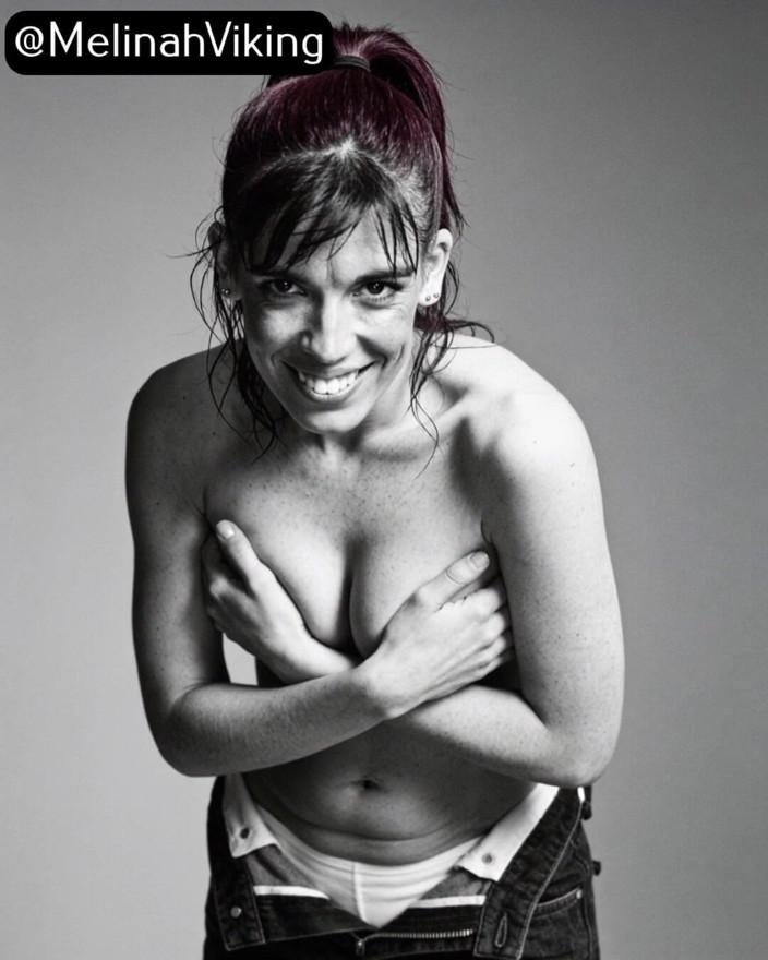 Melinah Viking: B&amp;w, seins nus, séance photo