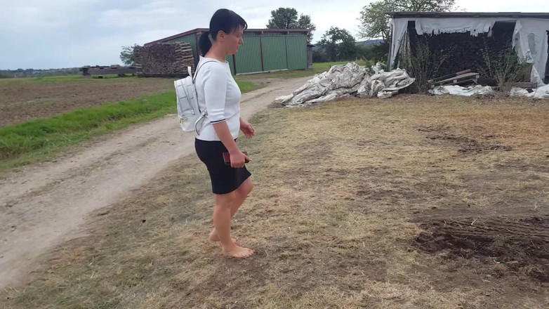 Yvette xtreme: Dirty barefoot walk with Yvette Costeau