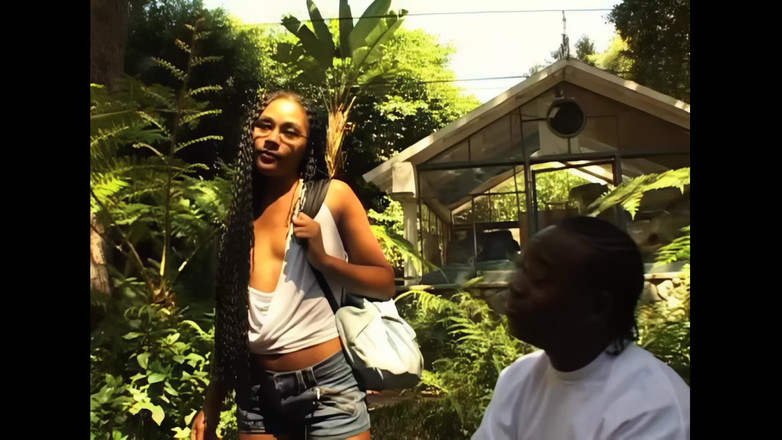 The Africans: Девушка на верховой езде наслаждается жизнью