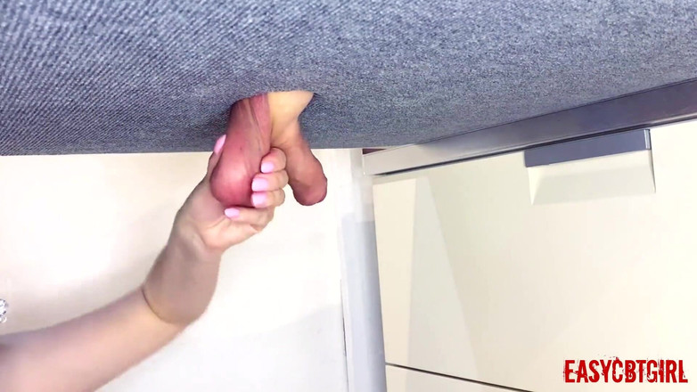 AnnyCandyPainboy: 노예 공과 자지 Easycbtgirl을 뒤틀리고 뻗는 여주인