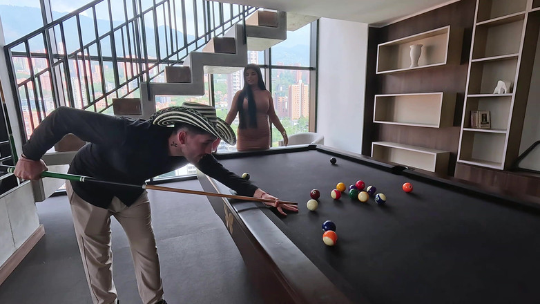 Papi Rodriguez: Colombiana Sexy Fode O Hojo Do Chefe, Engana a Bunda...