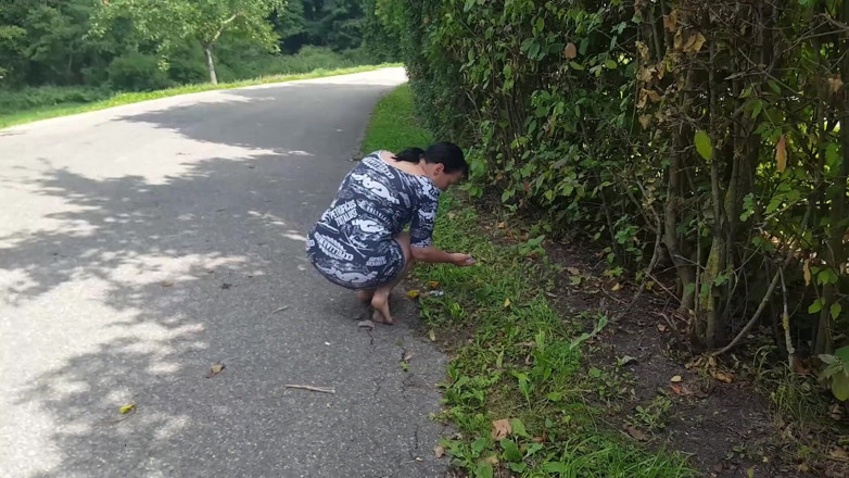 Yvette xtreme: The barefoot girl on the street
