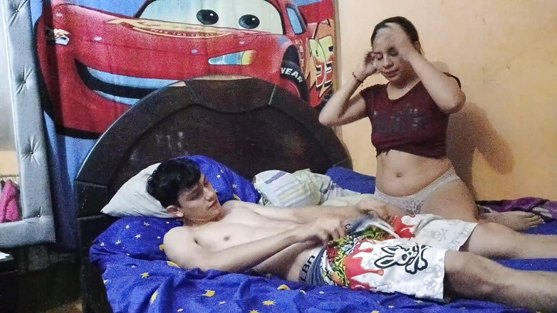 Artemisa74: Oh stiefmoeder hoe heerlijk je aan mijn pik zuigt, ik...