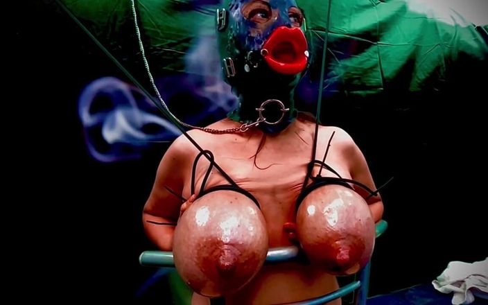 VeeVee Vixen: Gimp mask hucow tied tit busting