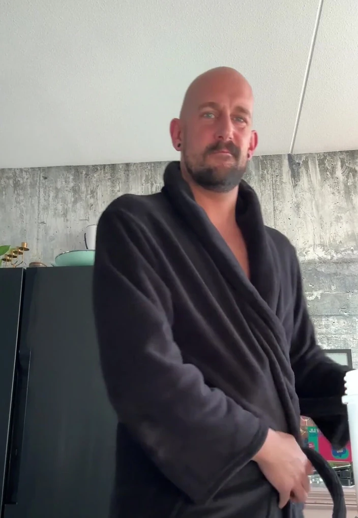 Barebackpaul86: 跪下观看