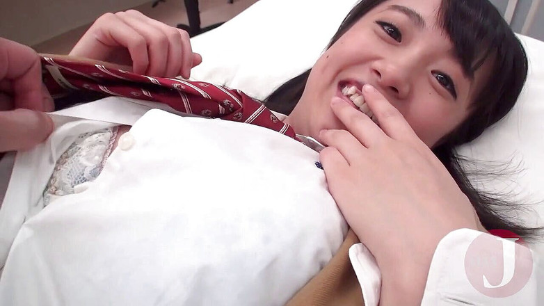 Asian happy ending: Ragazzina asiatica pelosa cavalca il cazzo del suo fidanzato