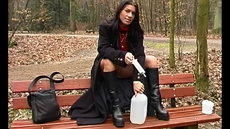 Enema Extreme And Top Girls: Enema chicas sexy y litros de agua de culos apretados