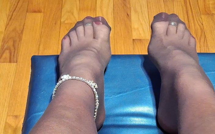 Victoria Lecherri: Tu aimes les pieds, les orteils ou les collants ?