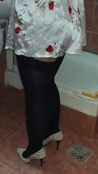 I Love It When My Stepmom Come to Visit Me in Her Nylon Stockings and High Heels