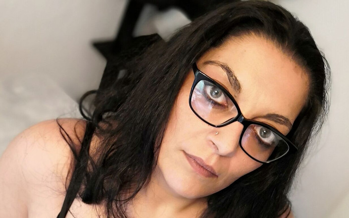 CumSlut Eva 82: Vollbusige MILf-schlampe eva