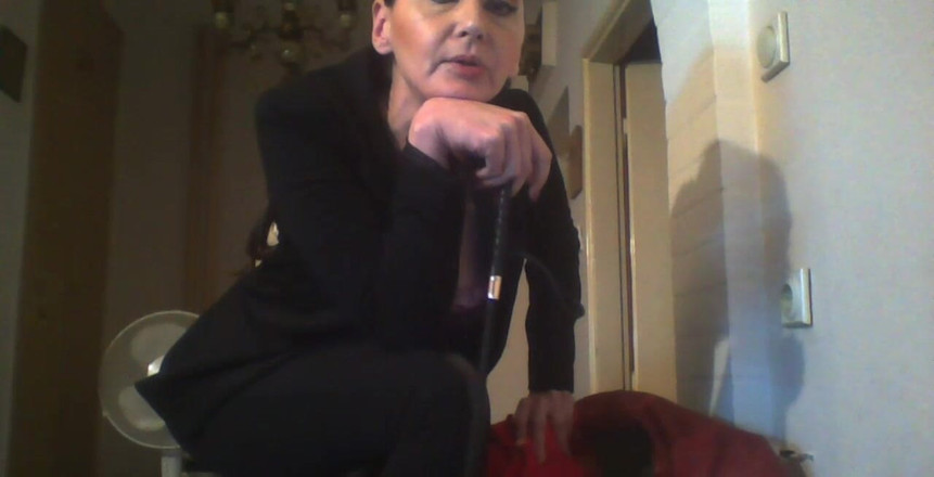 Dominatrix Redsonyja: Spontan ca fulgerul, vin repede și lovesc tare lângă tine pentru...