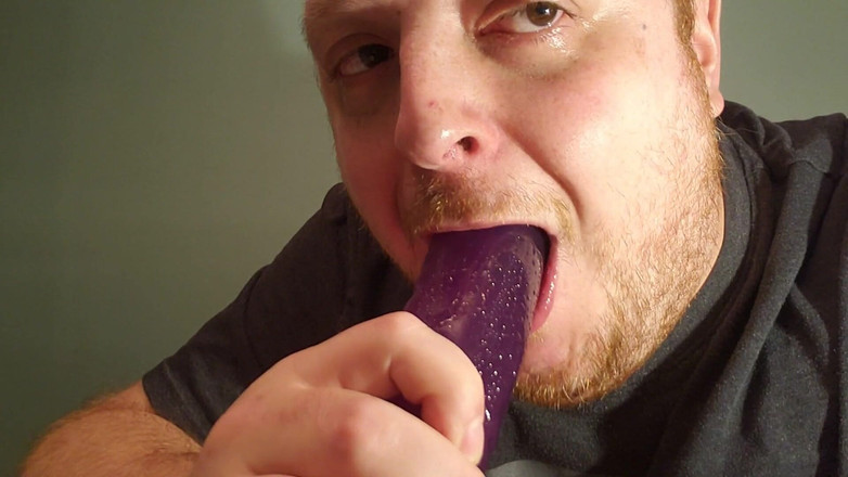 Charlieboy69: Hluboké hrdlo dildo