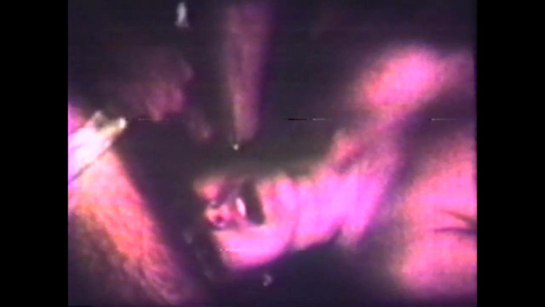 Vintage Usa: Tvrdý gangbang pro mladou brunetku s velkými kozami