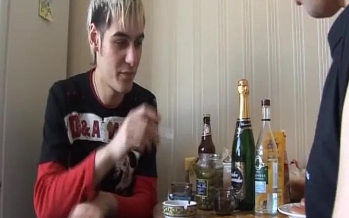 Deutsche Madchen: Amateur German Babes Sharing Big Dick in Hot Threesome