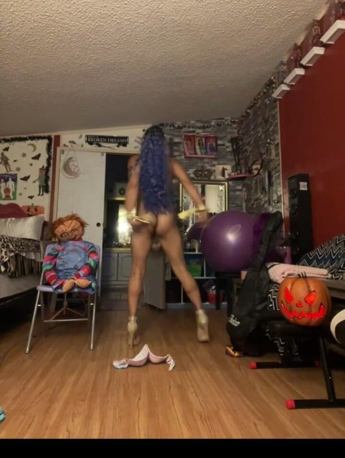 TSJade95: La princesa Tsjade hace strip en traje de Halloween