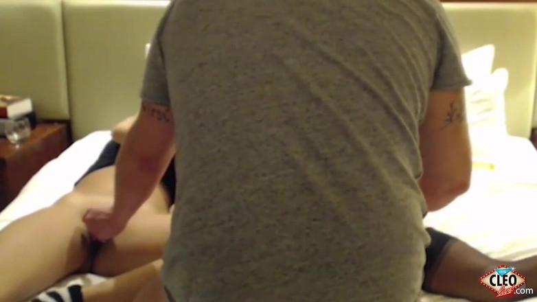 Cleo: Cleo di ranjang dan memanjat memanjat di ranjang