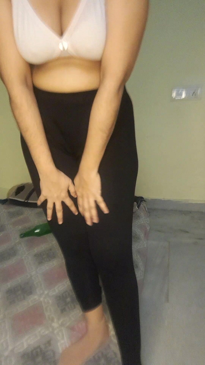zarahkhan: Desi Bhabi Šukání lahví