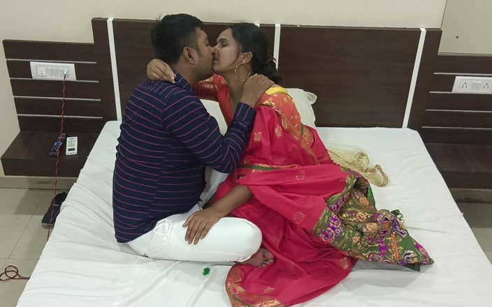 Kavita _zawazawi: देसी भारतीय मल्लू भाभी पति के दोस्त के साथ सुहागरात बनाती है