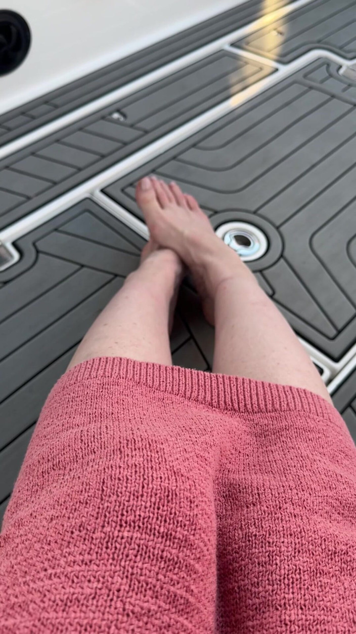 LizaVirgin: I'm Playing with My Legs