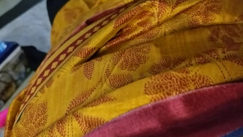 Anar Kali: La tía india disfrutó del sexo poniendo el dedo en...