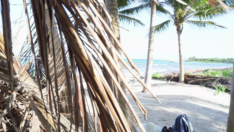 Primiciax: Latina kremówka i twarzy na plaży