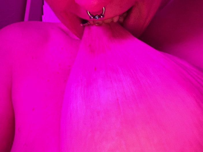 Hot potato girl: Pembe içinde güzel