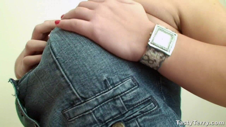 Only Big Melons: Lezzetli Terry Dildo Destroyer