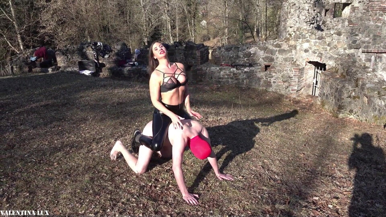 Valentina Lux: Ballbusting in Castle Ruins