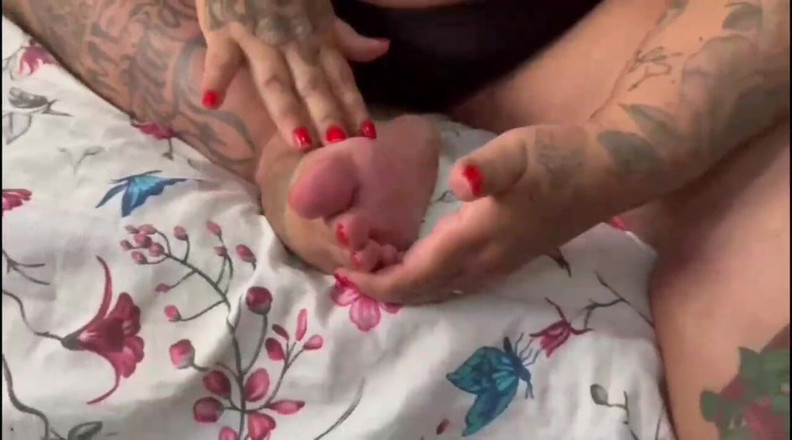 Mary Jhuana: Pulchna dziewczyna z pulchnymi stopami dla ciebie