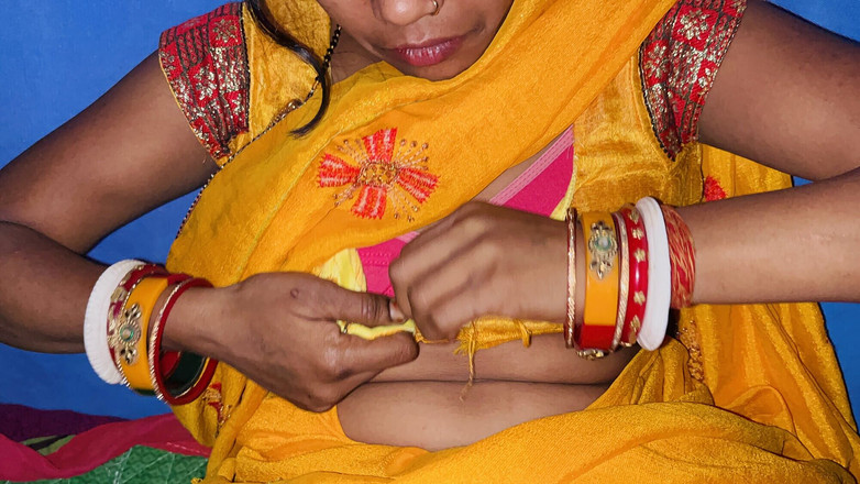 Desi Bhabhi 01: 彼氏が新しいパンティーをくれて私を犯した