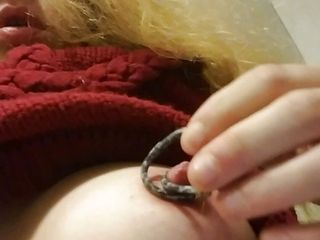Lexilorewithmore: 敏感な乳首を嬲りながら