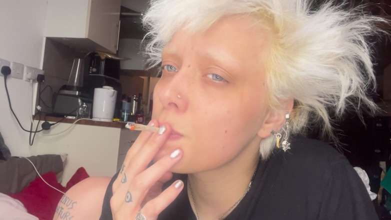 Glitterqueen1999: 3 New Smoking Videos Topless