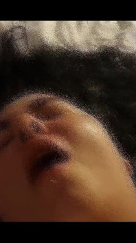Un pagliaccio mi spaventa e mi fa schizzare così forte