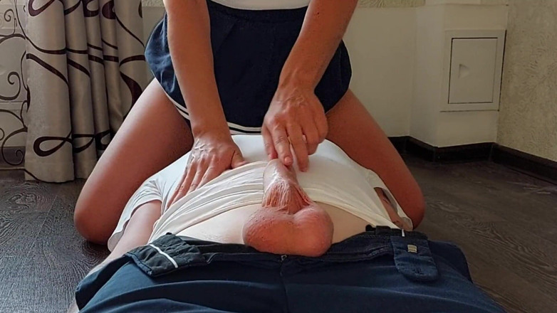 Squirt_orgasm_69: เพื่อนร่วมชั้นเลียหีของฉันขณะที่ฉันช่วยตัวเองควยเขา