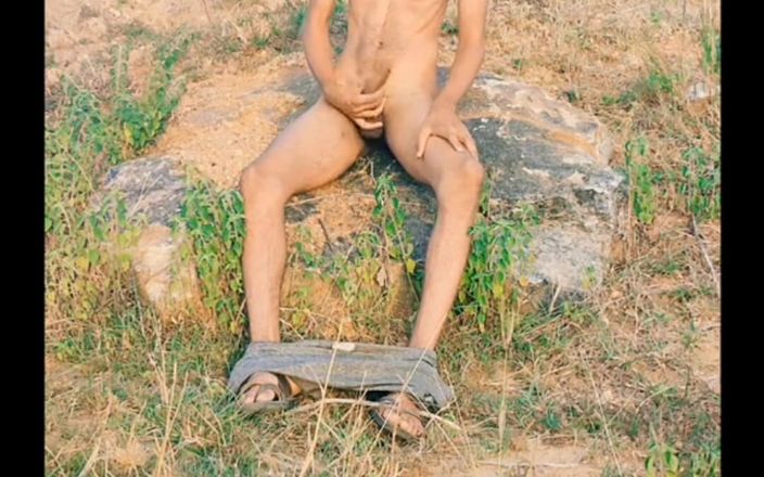 Tani: Hombres desnudos en el bosque