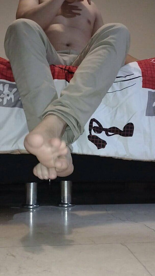 Tomas Styl: Latinoameričan si dává na nohy bílý krém