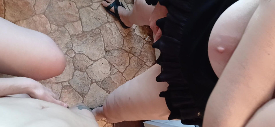 Lesbian-candys: Drei wohnheimbewohner masturbieren ihre muschis auf riskante weise in der...