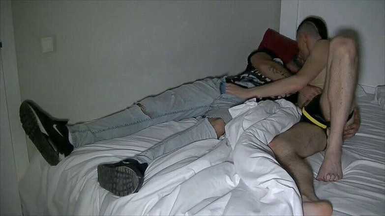 Gaybareback: Fabien šuká bez kondomu od Toho, Žebrahem