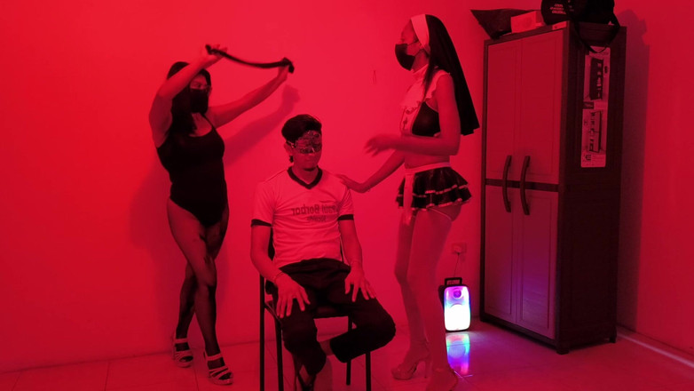 NEGRITA SEXY: Un garçon d’anniversaire timide reçoit une danse sensuelle par deux...