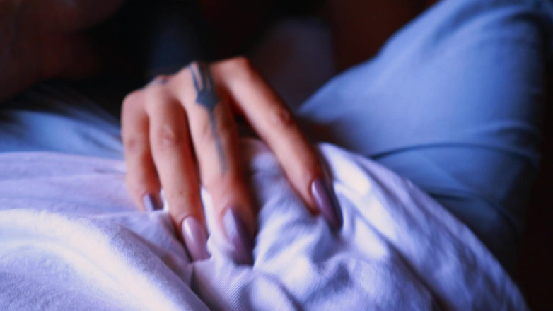 Ellie pink: Perfektes tätowiertes schätzchen, das mir einen süßen blowjob gibt