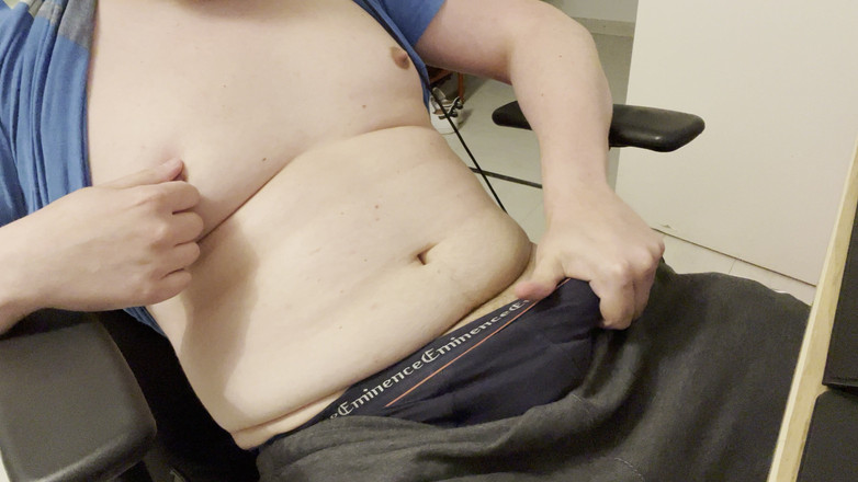 Aimeronds: Masturbando meu pau grande assistindo pornô