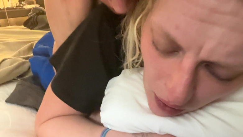 Alpha stud 4 u: Fodendo ela por trás, com bunda no ar, enquanto ela...