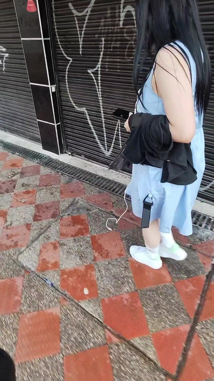 Crisanto999: 私の義理のいとこがどれほど熱いふしだらな女か見てください