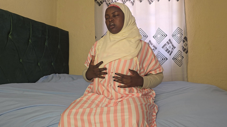 Jocci lena: African Stepmom Fingering Her Self in Another Room in the...